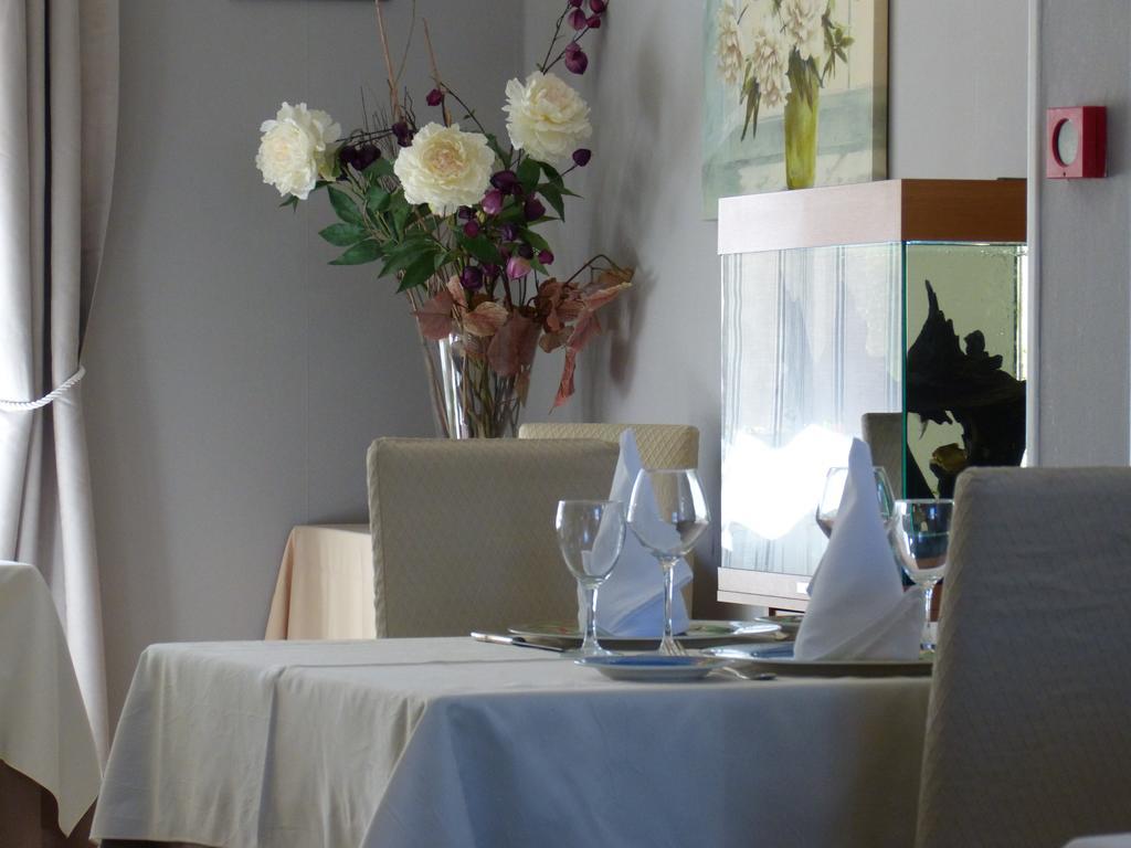Hotel Restaurant "Le Relais" Courtenay  Room photo
